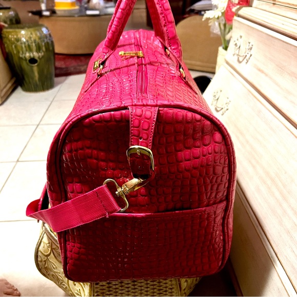 ✈️🌸HUGE HOT PINK TRAVEL BAG🌸✈️ - Picture 7 of 8